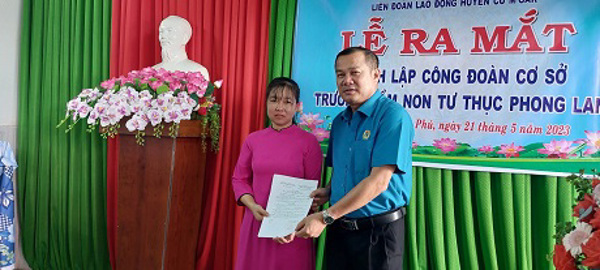 LĐLĐ huyện Cư M'gar tổ chức Lễ ra mắt thành lập  công đoàn cơ sở trường Mầm non tư thục Phong Lan